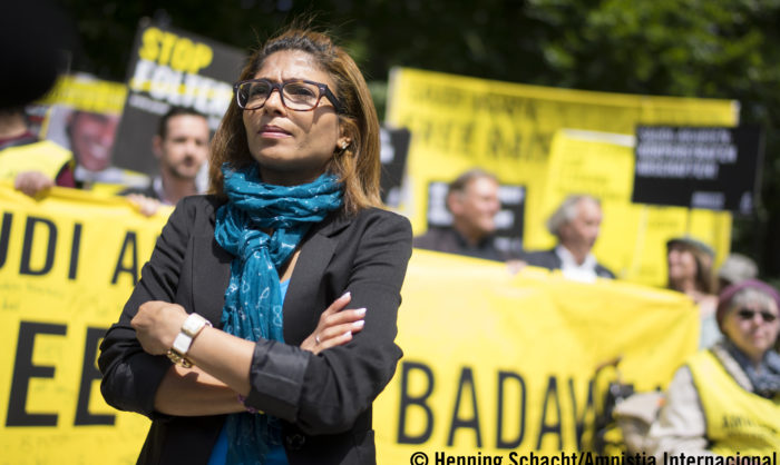 O inferno de uma família a lidar com tortura insuportável: a flagelação de Raif Badawi sentida pela mulher