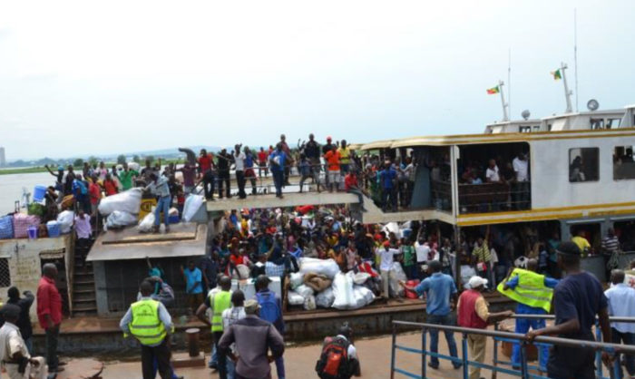 Deportações de dezenas de milhares de pessoas no Congo podem constituir crimes contra a humanidade
