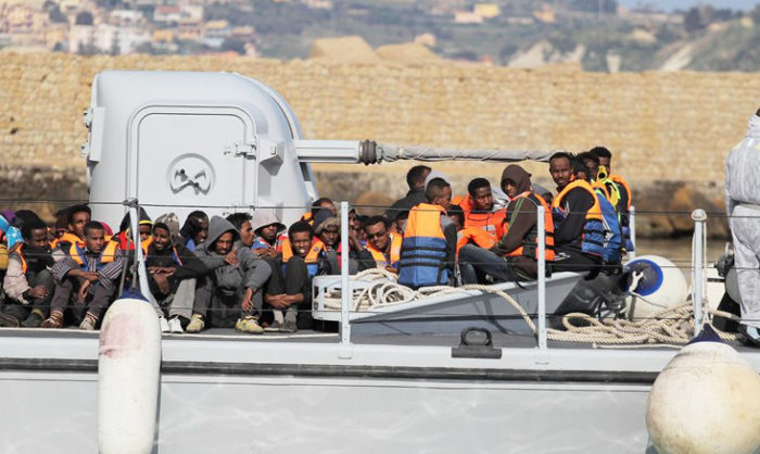 Morte de refugiados e migrantes no Mediterrâneo é já 50 vezes mais do que no ano passado enquanto governos europeus nada fazem