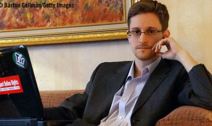 Entrevista a Edward Snowden: “Devia ter contado tudo mais cedo”