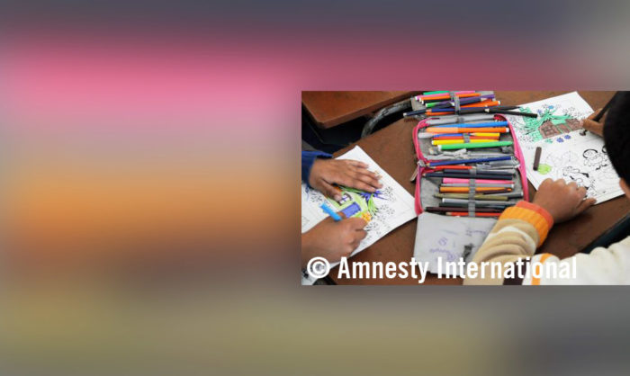 Autoridades da Eslováquia não protegem direitos das crianças ciganas em idade escolar