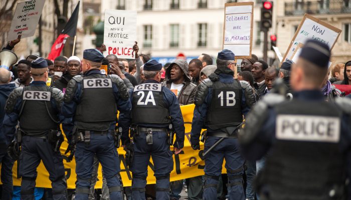 Repressão de manifestações em França feita sob a máscara do combate ao terrorismo