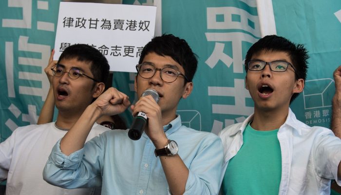 Líderes do movimento pró-democracia em Hong Kong condenados a “vingativas” penas de prisão