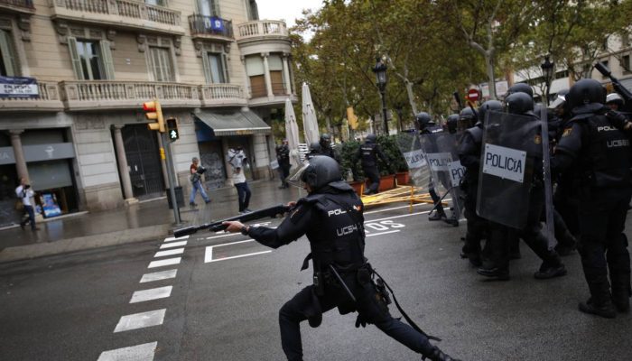 Guardia Civil e polícia nacional espanhola fizeram uso excessivo da força na Catalunha