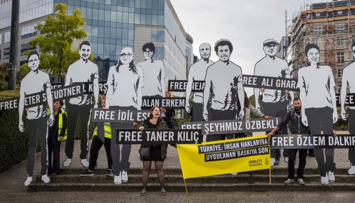 Turquia tem de libertar defensores de direitos humanos há 100 dias na prisão
