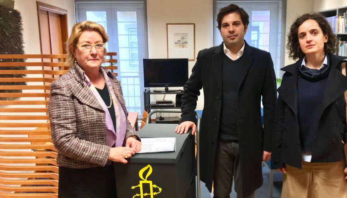 Mais de 58 000 assinaturas só em Portugal pelo defensor de direitos transgénero Sakris Kupila
