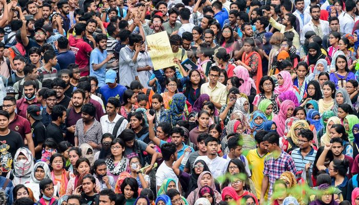 Repressão violenta dos protestos no Bangladesh tem de cessar e fotógrafo ser posto em liberdade