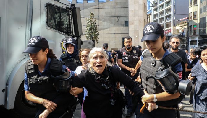 Familiares dos desaparecidos na Turquia devem ser respeitados, não atacados!