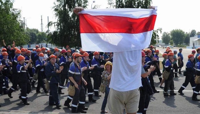 Bielorrússia: Apesar da feroz repressão aos protestos pacíficos, as empresas têm a responsabilidade de respeitar os direitos humanos