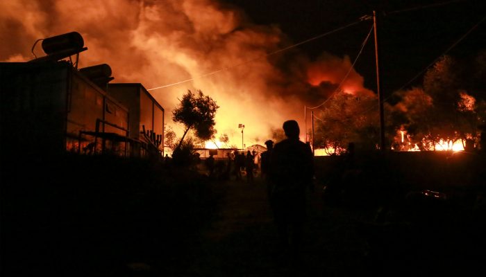 Grécia: Incêndio destrói campo de Moria e deixa 12.500 pessoas desalojadas