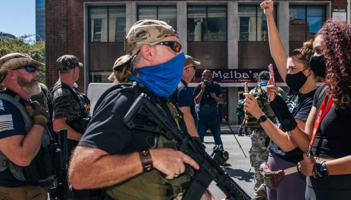 EUA: Polícia não tem protegido manifestantes da violência em vésperas de eleições marcadas pela incerteza