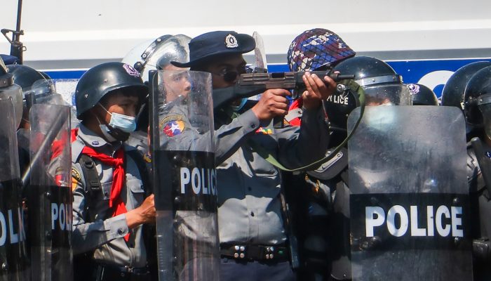 Myanmar: violência sobre manifestantes pacíficos