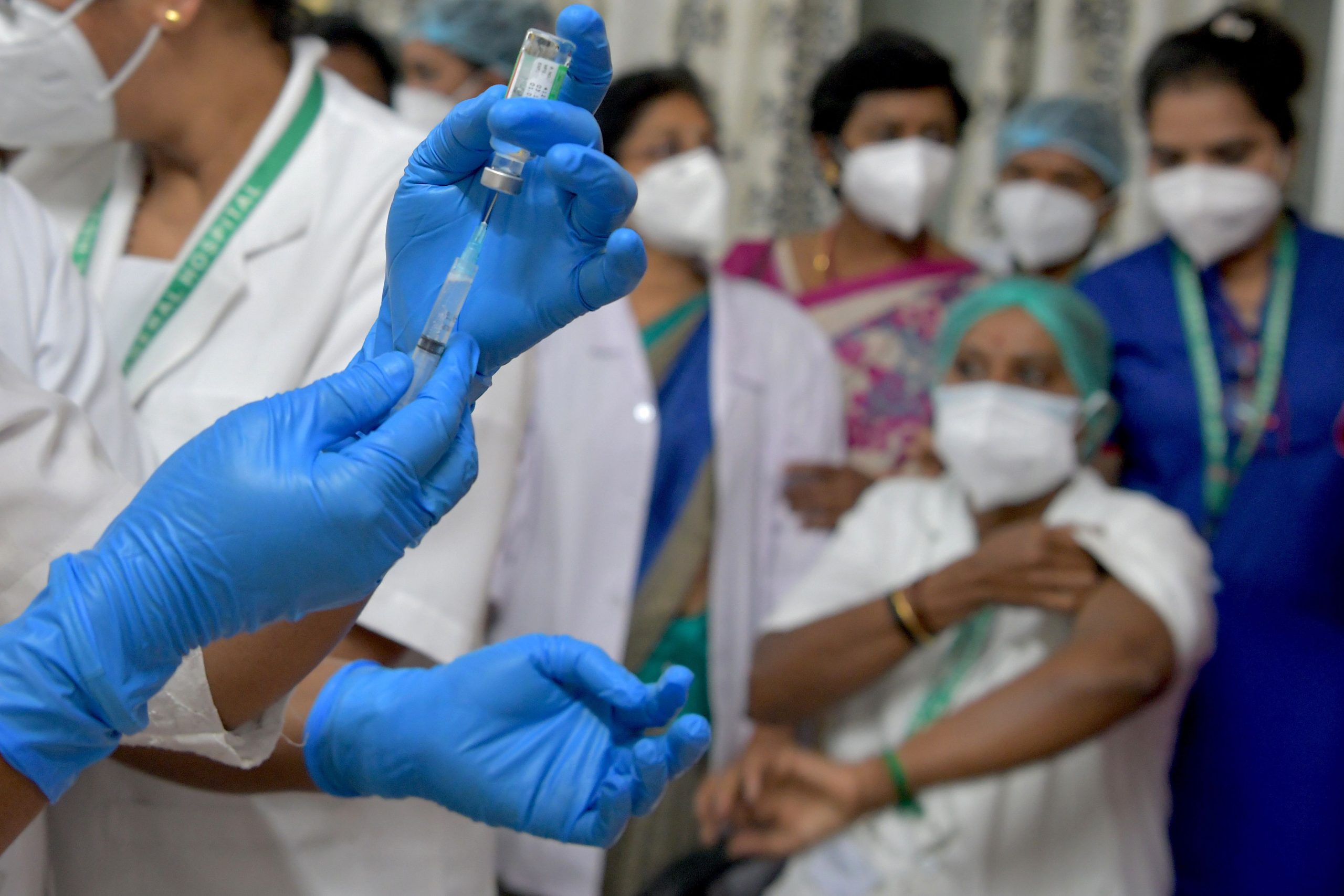 Governos no Sul da Ásia devem garantir acesso a vacinas COVID-19