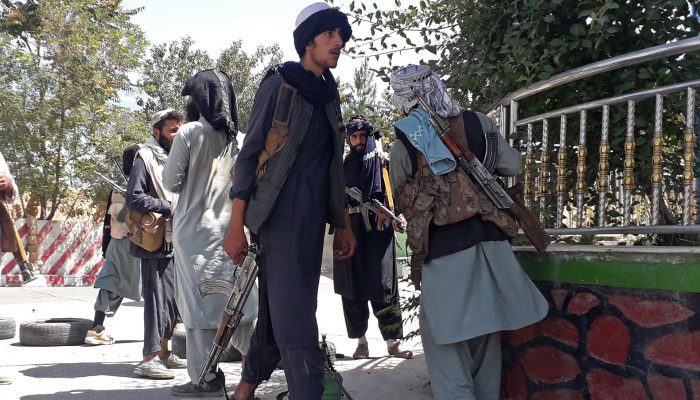 Afeganistão: talibãs responsáveis por massacre na província de Ghazni