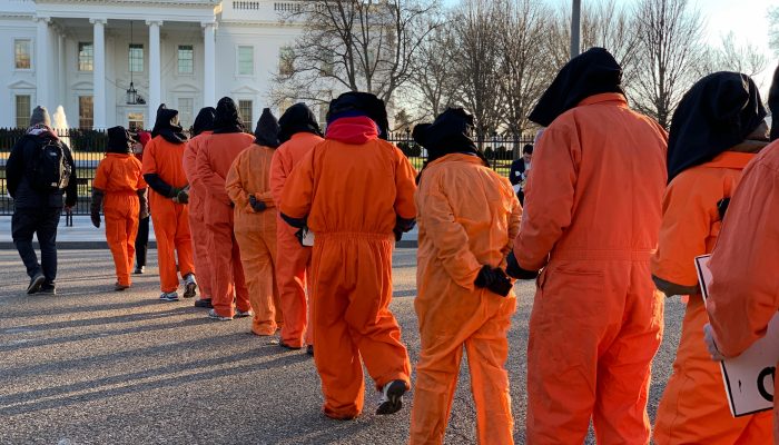 EUA: 20 anos após o 11/9, Guantánamo perpetua graves violações de direitos humanos
