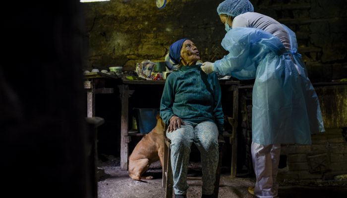 Farmacêuticas de vacinas COVID-19 geram crise de direitos humanos