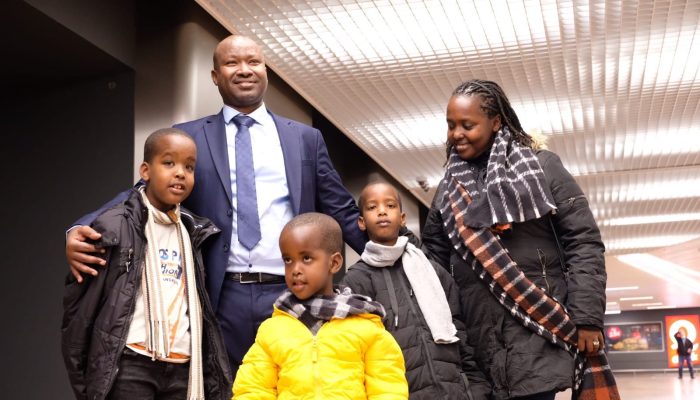 Germain Rukuki reúne-se com família após mais de quatro anos de prisão injusta