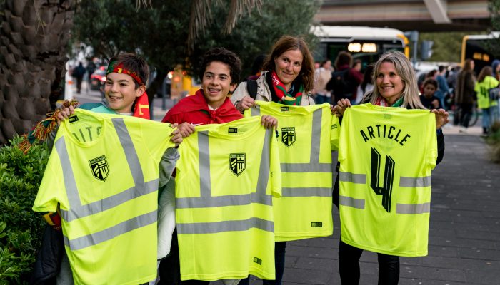 Ação de solidariedade para com os trabalhadores no Qatar restringida no estádio de Alvalade.