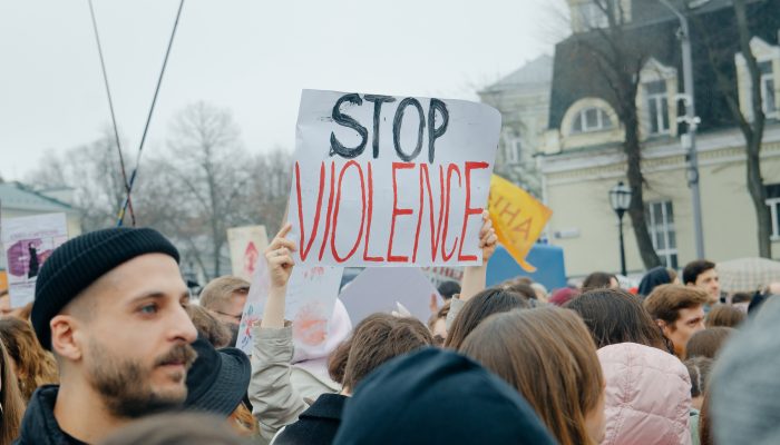 Violência Doméstica: Falta de proteção exacerbada por crises e “supostos valores tradicionais”