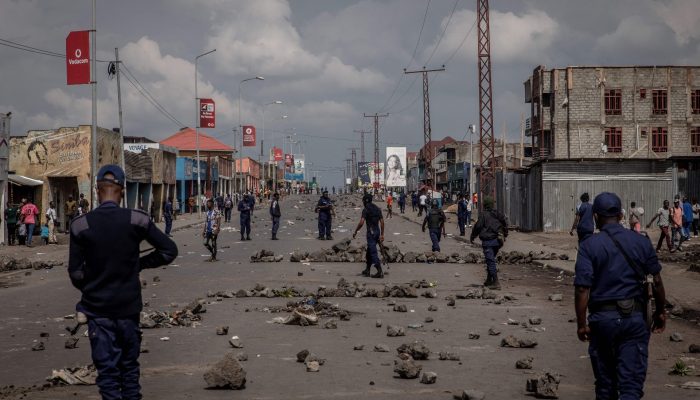 Congo: Rebeldes do grupo M23 apoiados pelo Ruanda estão a perpetrar execuções sumárias e violações