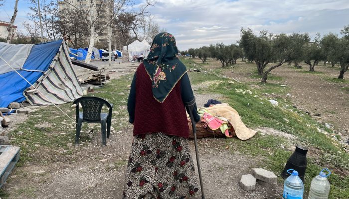 Turquia: Pessoas com deficiência negligenciadas na resposta humanitária aos terramotos