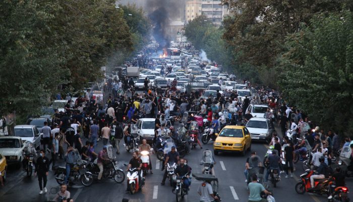 Irão: Intimidação a familiares de vítimas mortais em manifestações pacíficas tem de acabar
