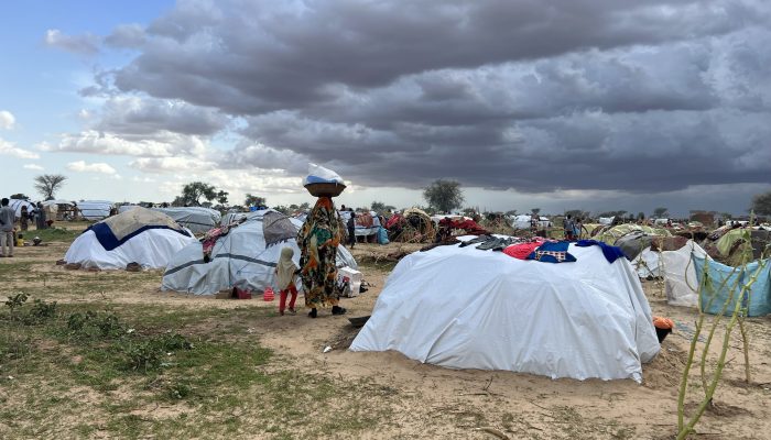 Sudão: Morte de civis e deslocação forçada de pessoas continua ao fim de seis meses de conflito