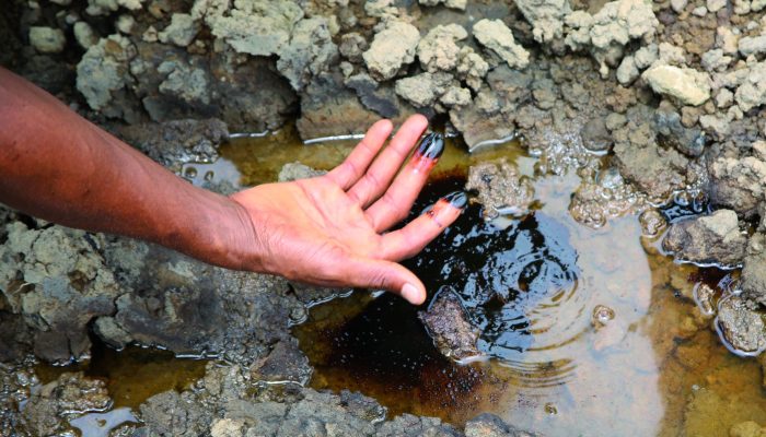 Global: Acordo na COP28 sobre os combustíveis fósseis é vital para evitar uma catástrofe climática e de direitos humanos