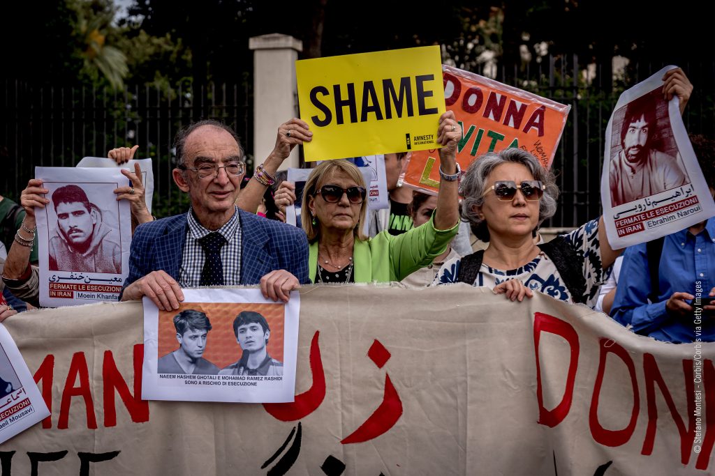 Protesto contra execuções no Irão.
