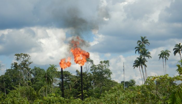 O governo do Equador tem de eliminar as queimas de gás na Amazónia