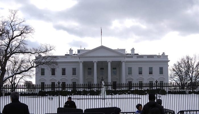 EUA: Trump deve respeitar os direitos humanos. Mas já está a falhar