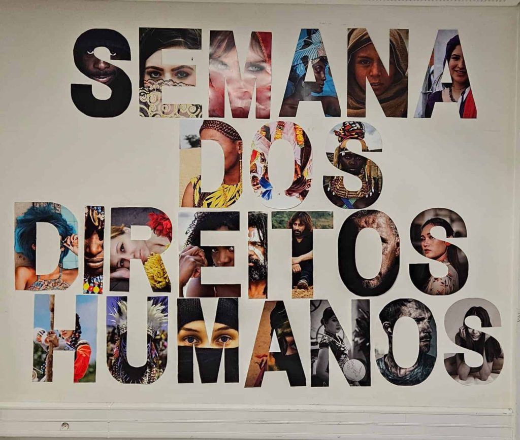 Painel de iniciativa na ES Paços de Ferreira, uma escola-amiga da AI. Foto: Direitos reservados