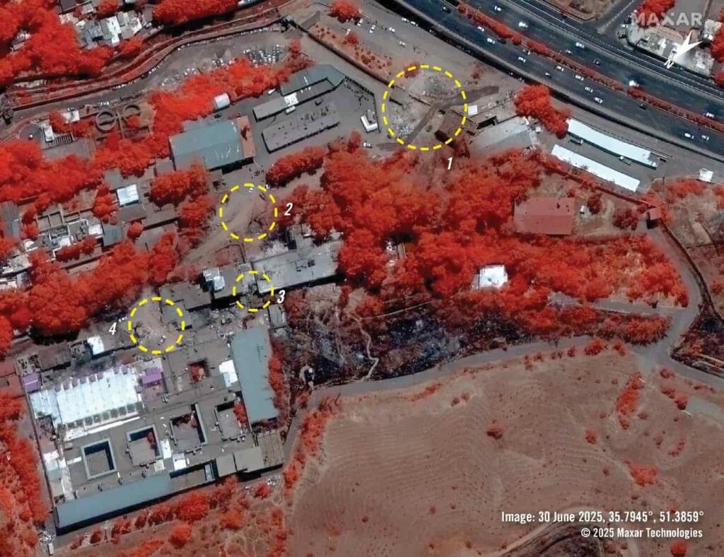 Teerão Irão. Imagens de satélite em falsa cor, de infravermelho, de 10 de abril de 2025 e 30 de junho de 2025, revelam a destruição em quatro locais distintos nas partes sul e central da prisão de Evin, onde provavelmente caíram munições (indicadas com círculos amarelos) e sinais de incêndio (visíveis no infravermelho em tons de preto escuro) em muitas áreas, provavelmente de veículos que pegaram fogo e se espalharam para os edifícios da área.