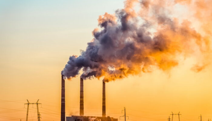 Combustíveis fósseis colocam em risco ecossistemas críticos e direitos de 2 mil milhões de pessoas