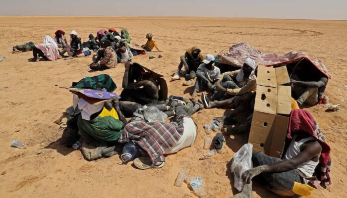 Tunísia: Violações contra refugiados e migrantes com risco de cumplicidade da UE